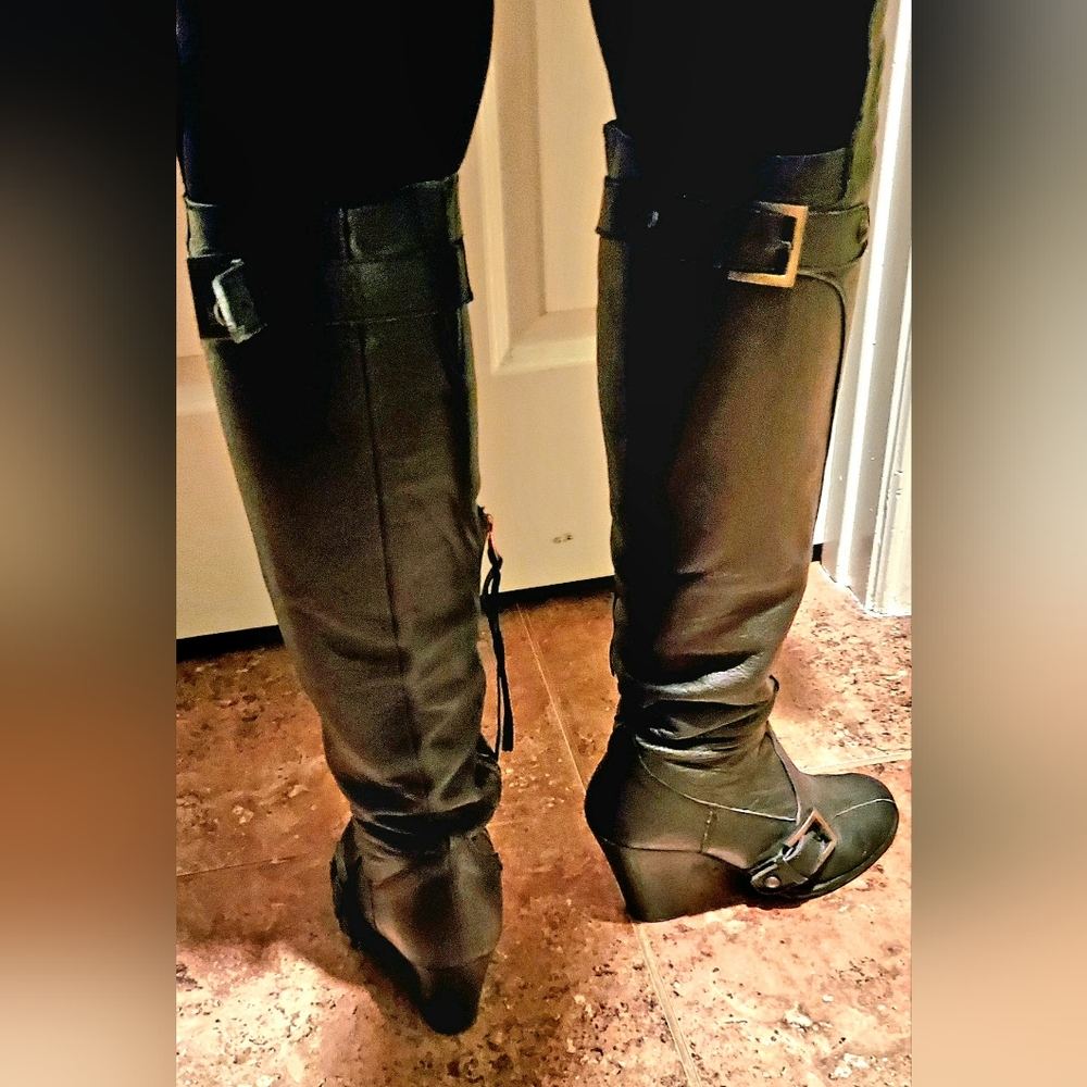 Beautiful Spanish Artisan-Made Leather Boots -- Well-loved - Picture 4 of 16